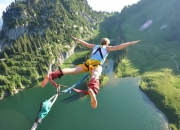 PG电子线上登入-跨界传奇，灰熊关键战突围马刺，克莱欧冠半决赛接管比赛