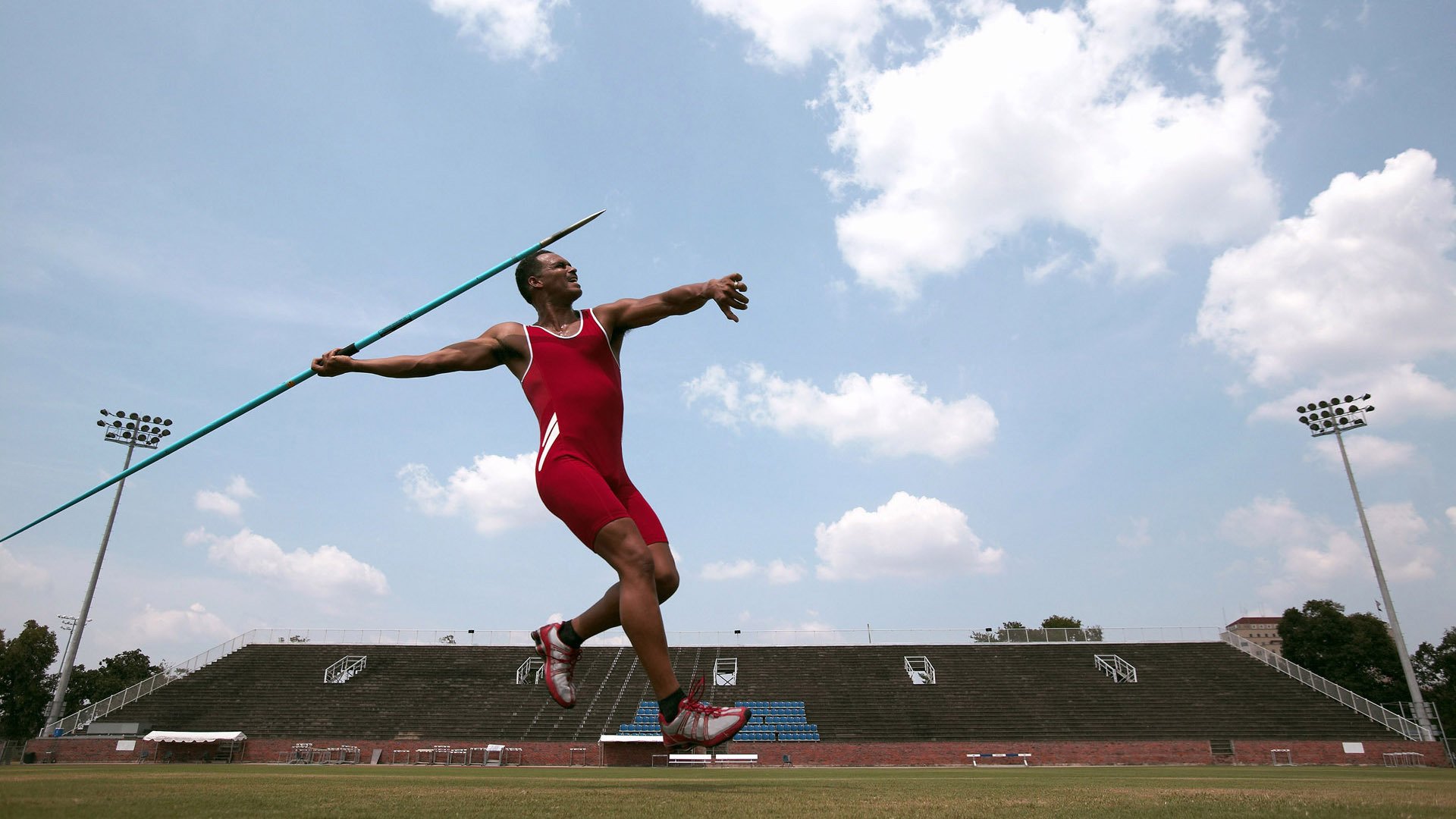 1.波斯湾的新门神,当门迪的双手,掐住沙特足球的咽喉 侧重个人英雄主义与象征意义)